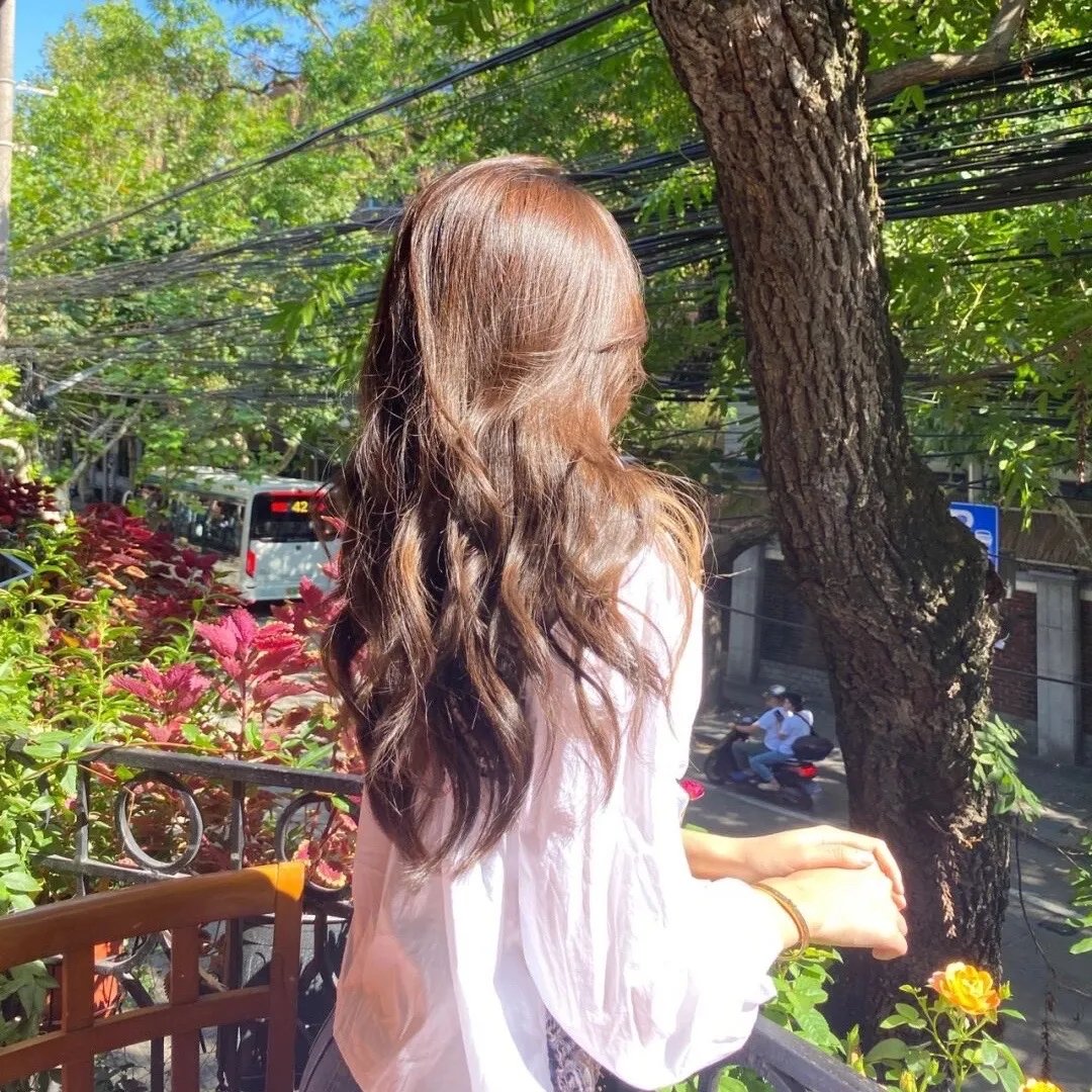 院子里的女人